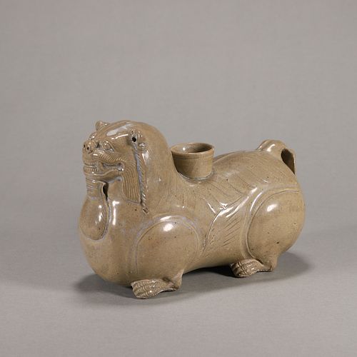 A Yue kiln porcelain lion shaped water pot