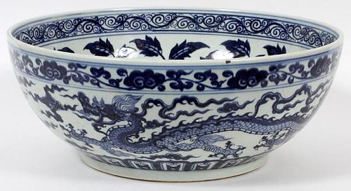 CHINESE BLUE AND WHITE ROUND PORCELAIN PUNCH BOWL