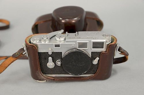 Leica M-3 chrome body s/n 972186 with case (excellent condition).