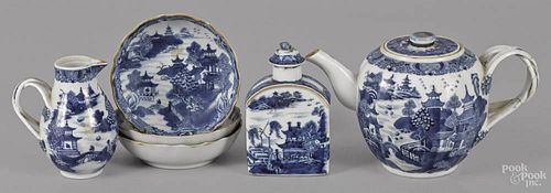 Chinese export Nanking porcelain, 19th c., to include a teapot, a creamer, a tea caddy