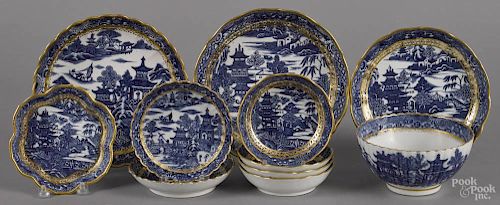 Caughley porcelain in the Canton style, late 18th c., to include a bowl, six saucers