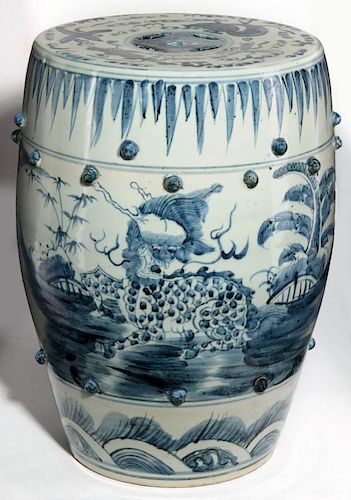 A CHINESE BLUE AND WHITE PORCELAIN BARREL STOOL