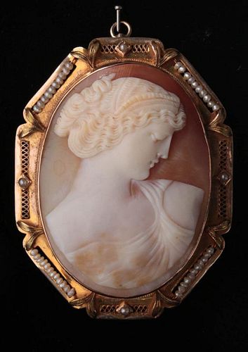 AN ANTIQUE CARVED SHELL CAMEO IN 10K BEZEL WITH PEARLS