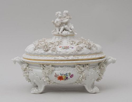 MEISSEN FLORAL-ENCRUSTED PORCELAIN TUREEN AND COVER