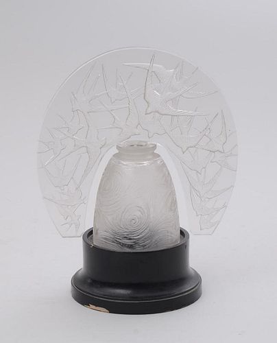 LALIQUE INTAGLIO RELIEF SCENT BOTTLE COVER HIRONDELLES VEILLEUSE FITTED TO A LALIQUE MALLET-FORM BASE