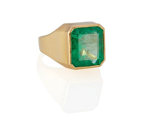 A Colombian emerald ring