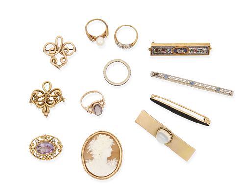 A group of antique jewelry