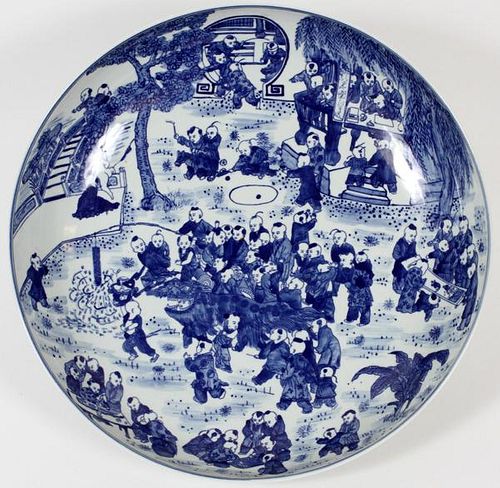 CHINESE BLUE & WHITE PORCELAIN CHARGER