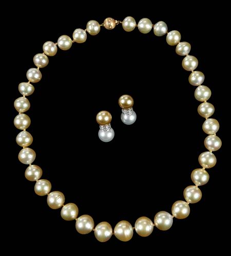 18kt. Pearl Necklace and Earclip Set