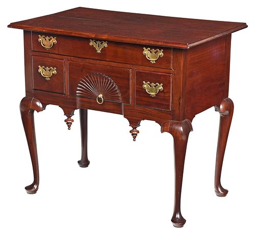 Fine New England Queen Anne Mahogany Dressing Table