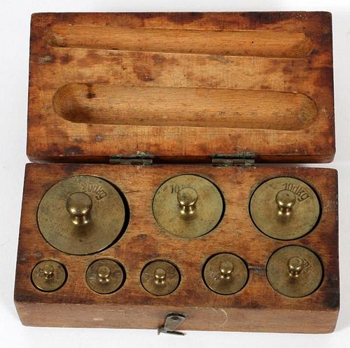 BRASS MEASURING WEIGHTS IN BOX