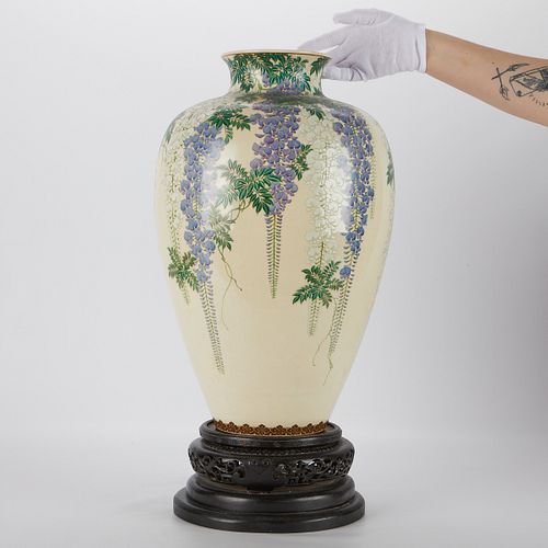 Large Japanese Satsuma Wisteria Vase
