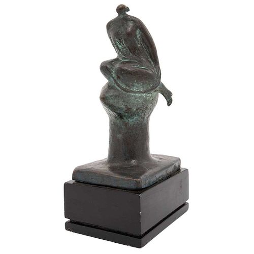 ANTONIO LÓPEZ SÁENZ, Sin título, Firmada y fechada 88, Escultura en bronce 9 - 23 en base de madera, 28.5 x 14 x 11 cm medidas totales