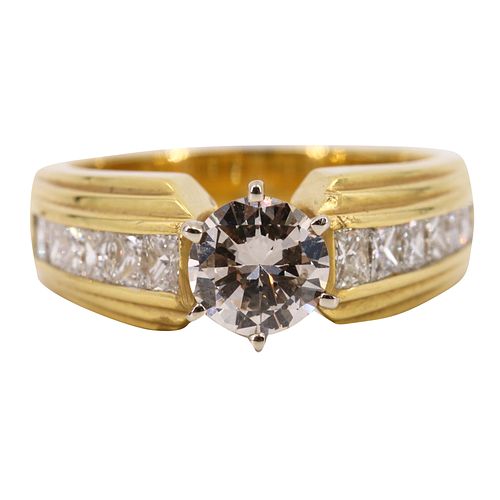 18k gold Engagement Ring with 0.78 cts center Diamond