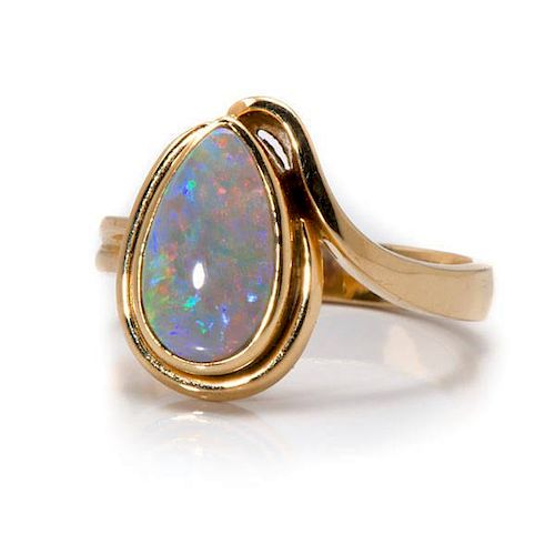 Ladies 18 Karat Yellow Gold Bezel-Set Opal Ring 