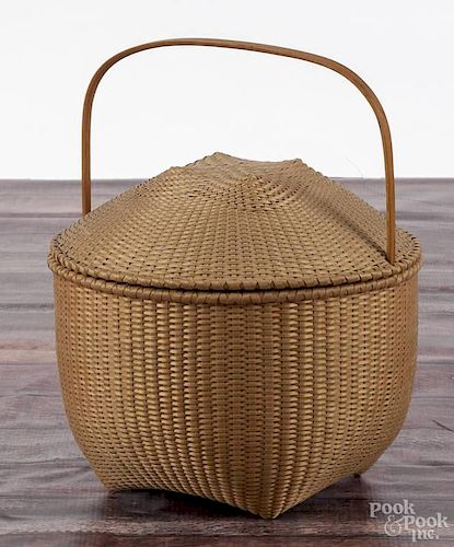Martha Wetherbee, splint ash lidded basket, initialed and dated '88, 12'' h.