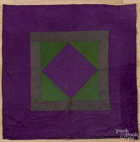 Pennsylvania Amish diamond in a square youth quilt, mid 20th c., 40'' x 40''.