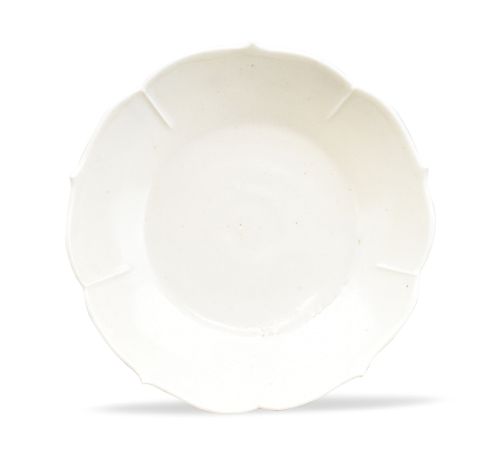 Chinese Dingyao White Foliate Dish, Five Dynasty