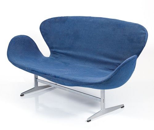 Arne Jacobsen Swan Loveseat in Royal Blue