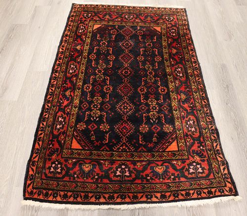 Vintage & Finely Hand Woven Area Carpet.