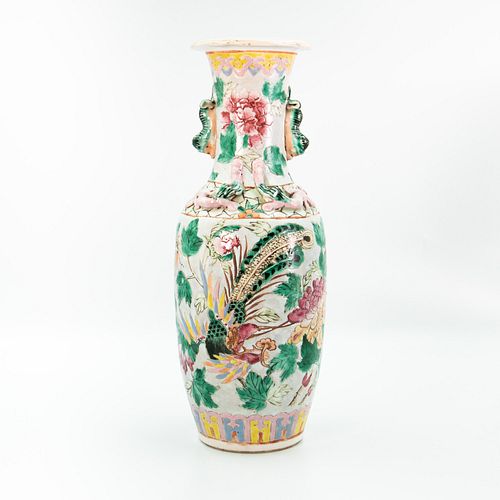 A  polychrome porcelain vase | แจกันกระเบื้องเคลือบลายสี