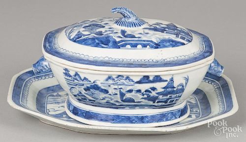 Chinese export porcelain Canton tureen and undertray, 19th c., 6 1/2'' h., 13 1/2'' l.