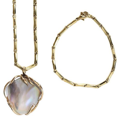 14 Kt. Gold Mabé Pearl Pendant, Chain