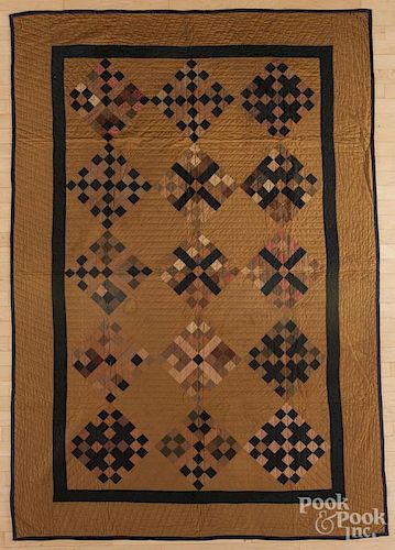 Pieced diamond in block quilt, early 20th c., 62'' x 92''.
