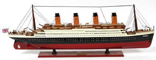 SCALE SHIP'S MODEL 'R.M.S. TITANIC'