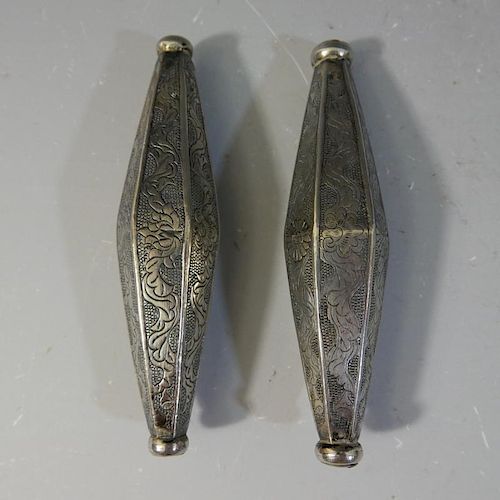 PAIR OF CHINESE SILVER OBJECT - 98 GRAMS 中国银制物件一对，重98克