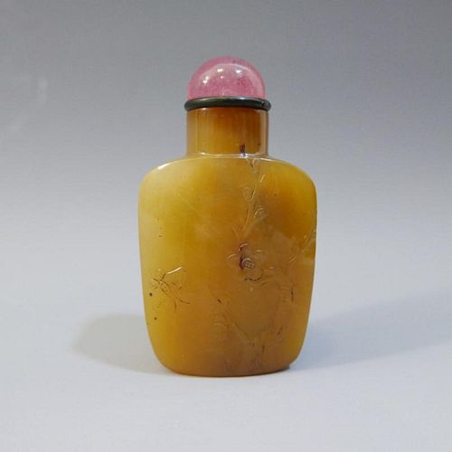 ANTIQUE CHINESE CARVED AGATE SNUFF BOTTLE - 19TH CENTURY 古色古香的中国玛瑙雕刻鼻烟壶 - 19世纪