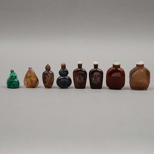 JUEGO DE 8 BOTELLAS DE RAPÉ. SIGLO XX Distintos materiales y modelos Tallas en piedra y madera Consta de botellas miniatura De 5 a 8...
