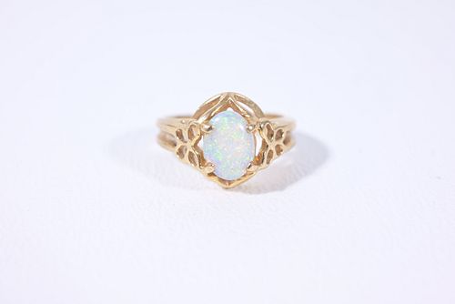 Vintage 10K Gold Opal Ring