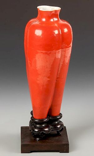Chinese Qing Dynasty Trilobed Vase