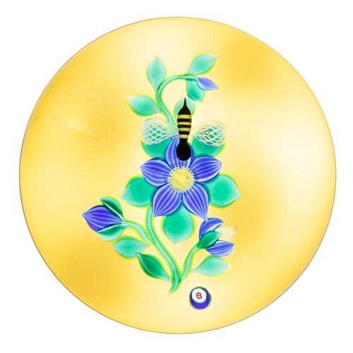 BOB BANFORD (AMERICAN, B. 1951) BEE AND FLOWER LAMPWORK PAPERWEIGHT,
