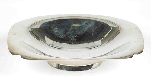 TIFFANY & CO. MID-CENTURY STERLING SILVER FOOTED BOWL,