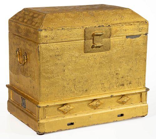 CHINESE IMPERIAL GOLD LACQUERED SEAL CHEST,