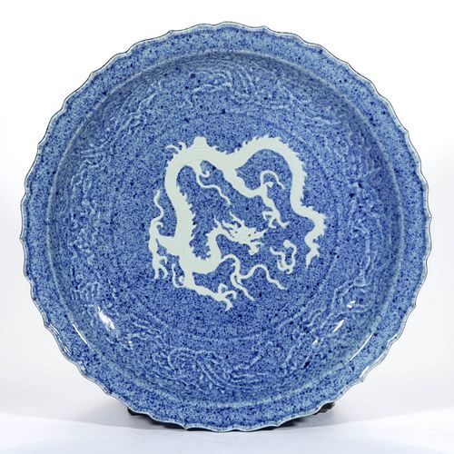 CHINESE EXPORT PORCELAIN BLUE AND WHITE CHARGER, 
