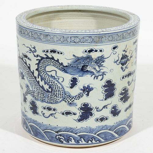 CHINESE EXPORT PORCELAIN BLUE AND WHITE LARGE JARDINIERE, 