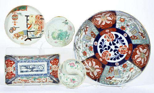 CHINESE / JAPANESE PORCELAIN HAND-PAINTED DISHES, LOT OF FIVE, 