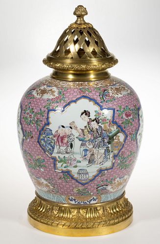 FRENCH SAMSON CHINESE EXPORT-STYLE PORCELAIN FAMILLE ROSE ORMOLU-MOUNTED URN WITH COVER,