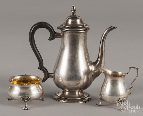 Lunt sterling silver teapot, together with a creamer and sugar, by Poole, 19.4 ozt.
