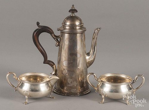 Sterling silver teapot, together with a matched creamer and sugar, 22.9 ozt.