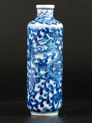 Chinese Blue and White Porcelain Snuff Bottle. Marked. Guangxu Period. 中国青花瓷鼻烟壶，光绪款