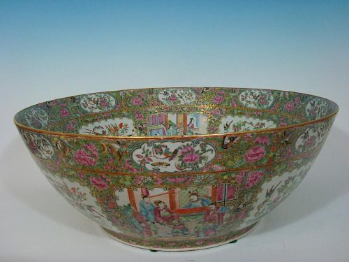 ANTIQUE Chinese Rose Medallion Punch Bowl, mid 19th C. 23" diameter. 中国古董玫瑰纹饰酒缸, 19世纪初, 直径23英寸