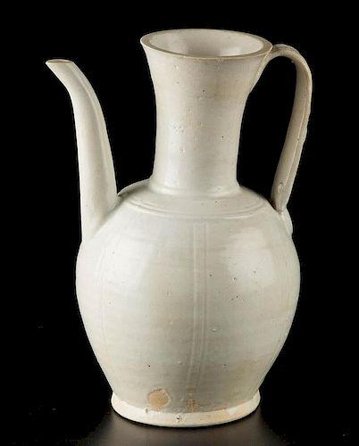 ANTIQUE Chinese White Glaze YingQing Wine pot, SONG period. 8" high 中国古代白釉酒壶，宋代。高8英寸