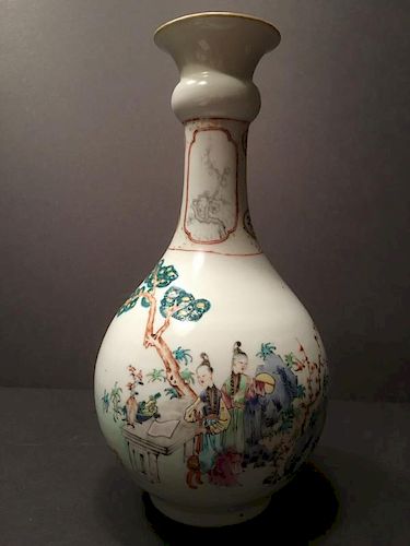 ANTIQUE Chinese Famille Rose Garlic Shape Vase with excellent paintings of courtyard figurines dog, etc, 18th Century. 10" high 中国古代有庭院