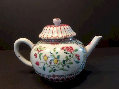 ANTIQUE Chinese Famille Rose Lotus Teapot, early 18th Century, Yongzheng period. 4 1/4" H x 6" wide 中国古代粉彩莲花纹茶壶，18世纪初，