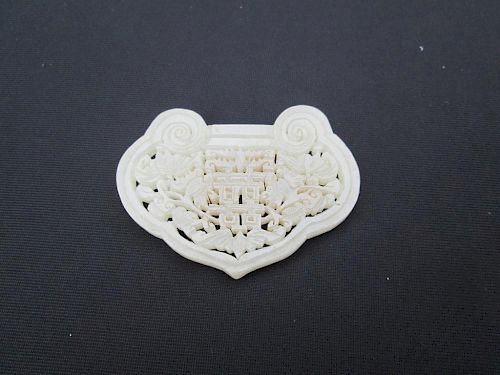 Old Chinese White Jade Lock shape Pendant. 4.2cm x 5.8cm 中国古代白玉锁形吊坠，4.2cm×5.8cm