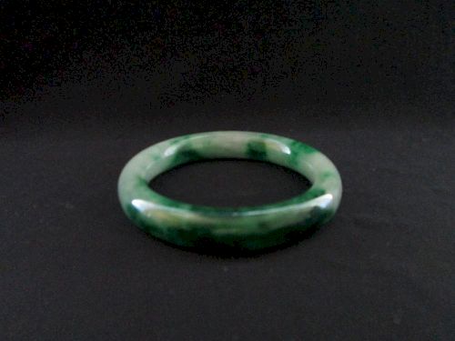 Chinese Green Jade (Feicui) jade bangle. Outer diameter 8 cm, inner 5.8 cm 中国翡翠手镯。外径8cm，内经5.8cm